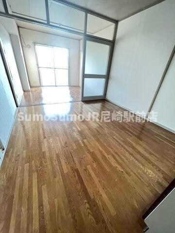 物件内観写真5　(ゆったり過ごせるリビングです)