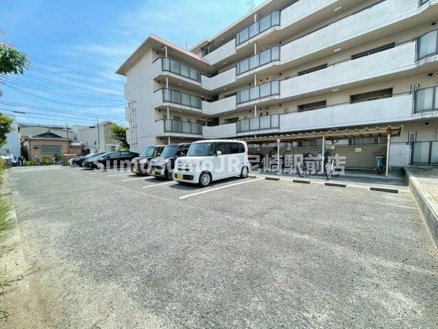 物件外観写真3　(駐車場です)