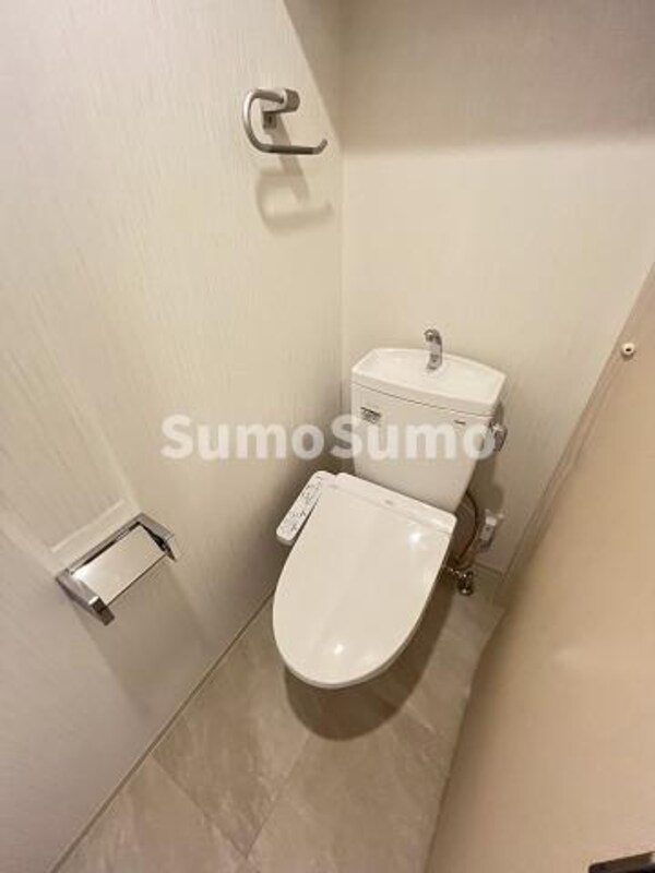 トイレ(落ち着いた色調のトイレです)