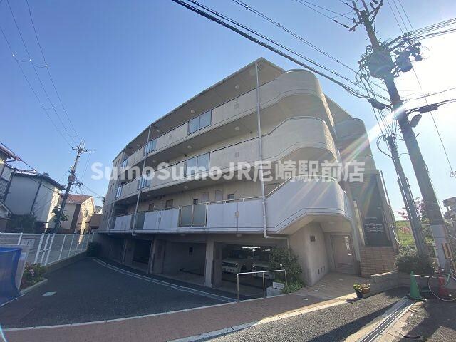 物件外観写真2　(外観は落ち着いています)