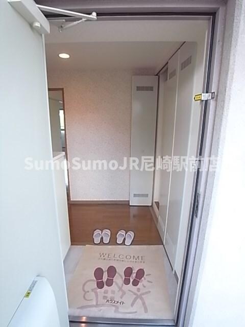 物件内観写真5　(収納もある玄関です)