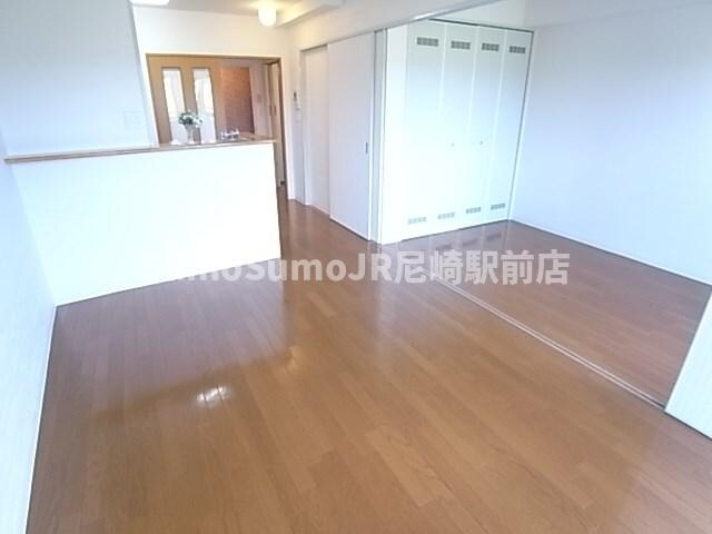 物件内観写真6　(リビングです)