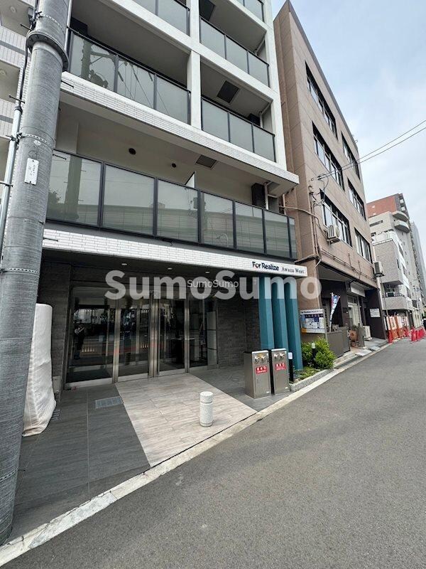 物件外観写真2　(落ち着いたエントランスです)