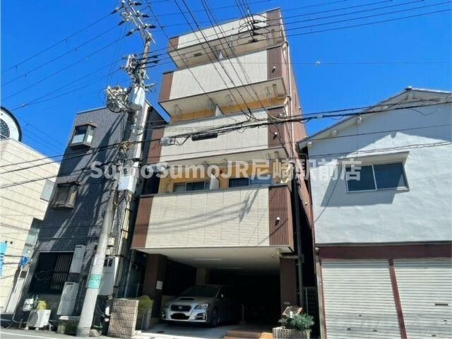 物件外観写真1　(落ち着いた雰囲気の外観です)