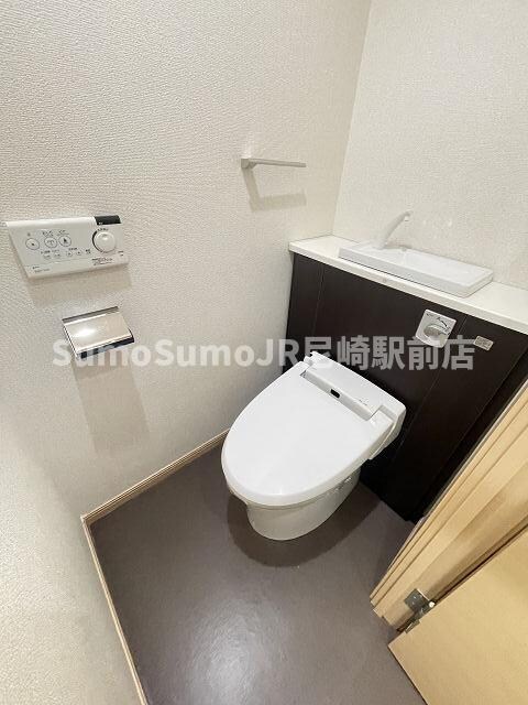物件内観写真9　(シンプルで使いやすいトイレです)