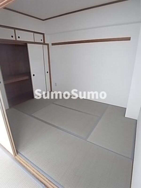 和室(和室があると、家にあたたかい雰囲気が生まれます)