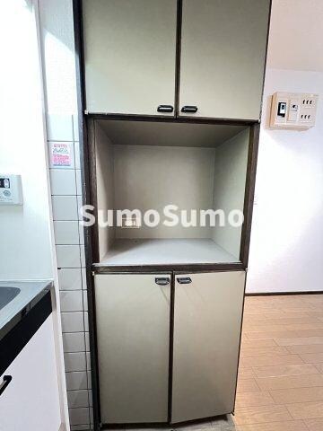 物件内観写真4　(収納豊富です)