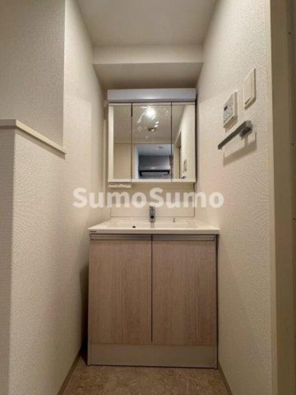 洗面・脱衣所(忙しい朝には欠かせない洗面所です)