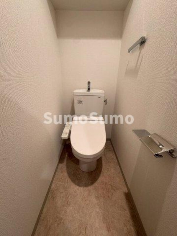 トイレ(落ち着いた色調のトイレです)