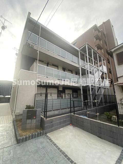 物件外観写真1　(外観もきれいです)