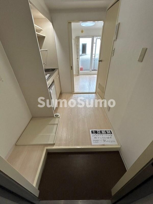 物件内観写真4　(収納もある玄関です)