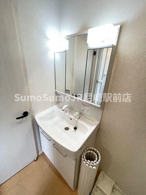 独立洗面台(独立洗面台、朝の身支度には欠かせません)