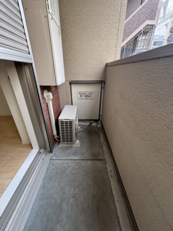 バルコニー(開放的で明るい空間を演出してくれるバルコニーです)