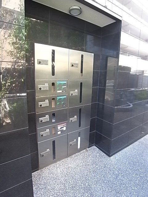 物件外観写真3　(便利な宅配ボックス完備♪)