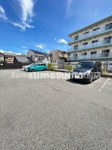 物件外観写真4　(駐車場です)