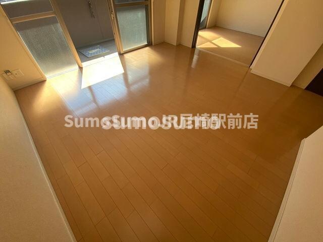 物件内観写真18　(おしゃれな居間です)