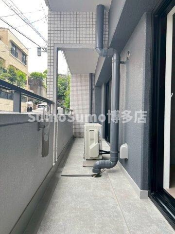 物件内観写真12　(外からの目が気にならないバルコニーで洗濯物が干せます)