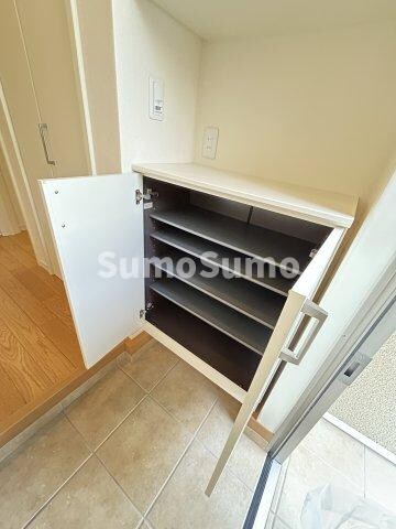 物件内観写真4　(便利な収納スペースです)