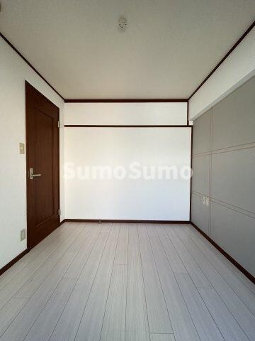 物件内観写真7　(使い勝手のいい寝室です)