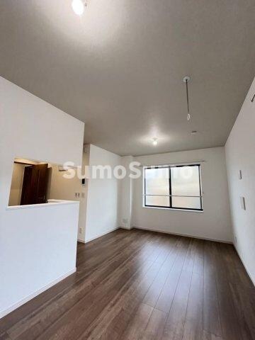 物件内観写真4　(使いやすい居間です)