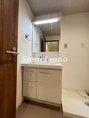 物件内観写真16　(独立洗面台、朝の身支度には欠かせません)