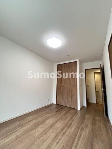 物件内観写真20　(落ち着いた色調の洋室です)