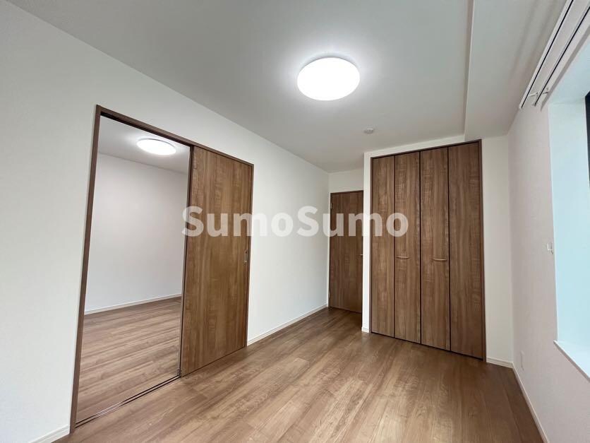 物件内観写真24　(明るい洋室です)