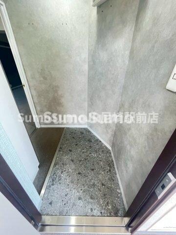 物件内観写真2　(お洗濯にも便利なバルコニー付き)