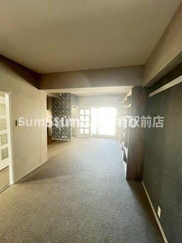 物件内観写真4　(おしゃれな居間です)