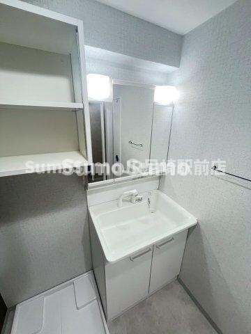 物件内観写真9　(独立洗面台あり、毎朝おしゃれに忙しい女性の方におすすめです)