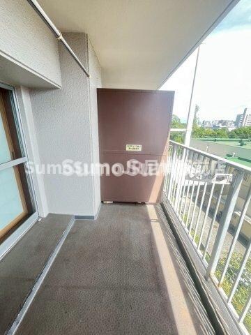 物件内観写真25　(暖かな日差しのふりそそぐバルコニー)