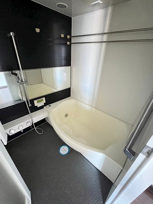 物件内観写真8　(日々の疲れを癒すお風呂付です)