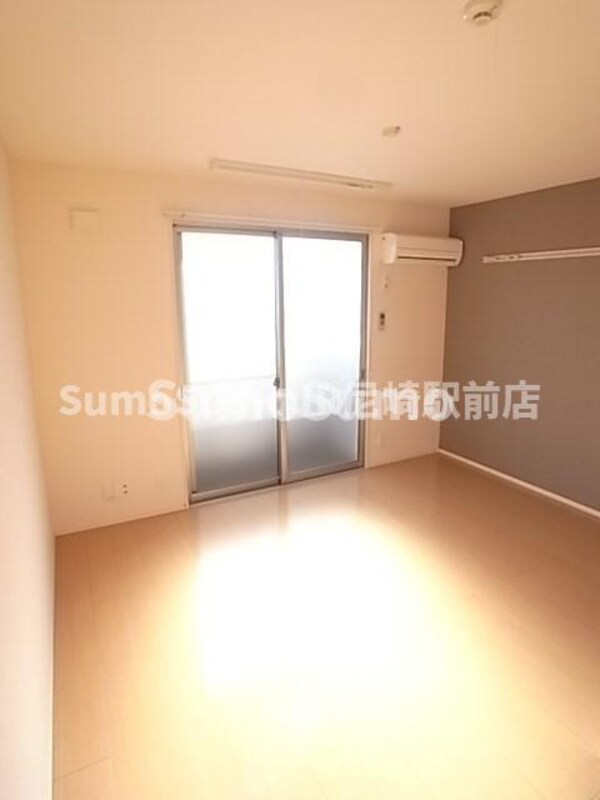 居室(おしゃれなリビングです)