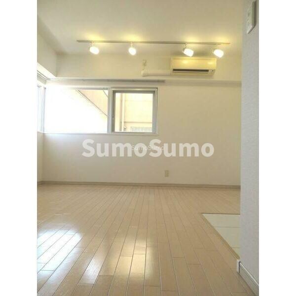 物件内観写真5　(おしゃれな居間です)