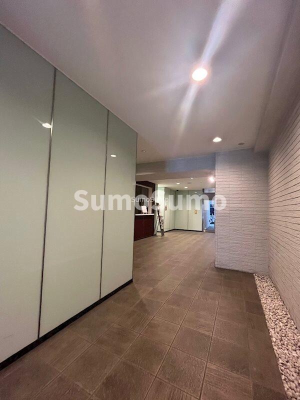 物件外観写真3　(落ち着いたロビーです)