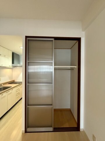 物件内観写真13　(収納豊富です)