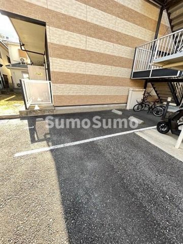 駐車場(駐車場があるので、車を買う予定の方も安心です)