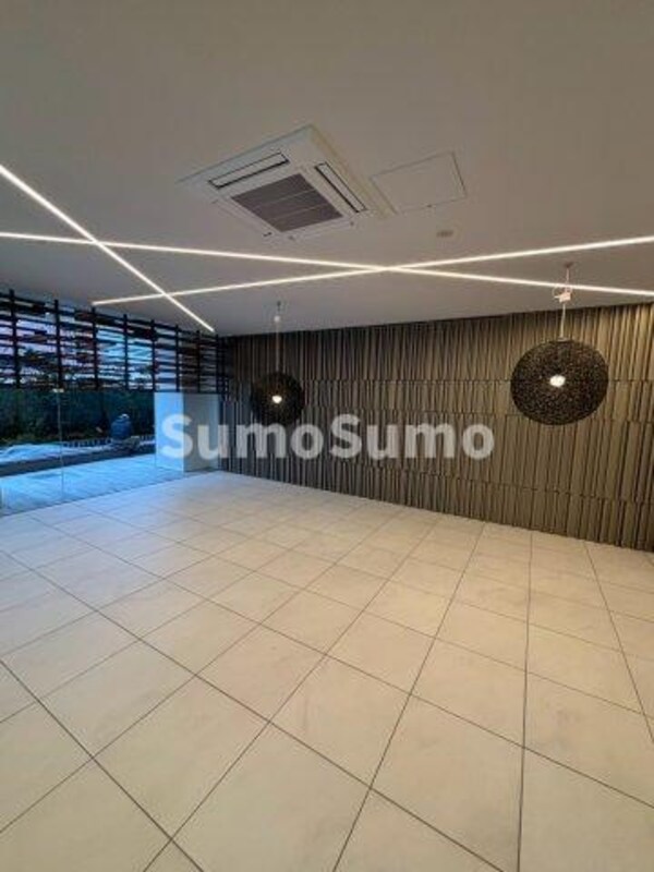 ロビー・ラウンジ(建物の内部です)