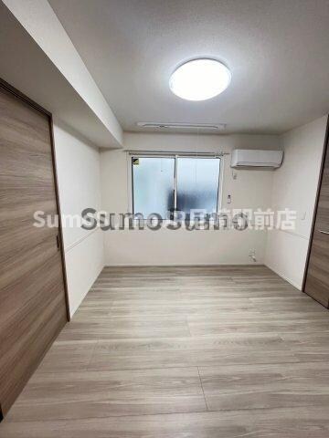 物件内観写真4　(こちらのリビングで趣味の時間をお楽しみください)