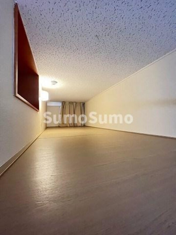 寝室(落ち着いて過ごせるお部屋なので、寝室にいかがでしょうか)