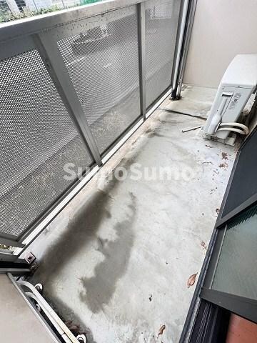 物件内観写真8　(暖かな日差しのふりそそぐバルコニー)