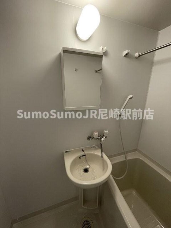 洗面・脱衣所(明るい洗面所です)