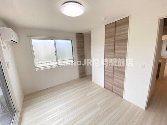 物件内観写真9　(ゆったりとした居間です)