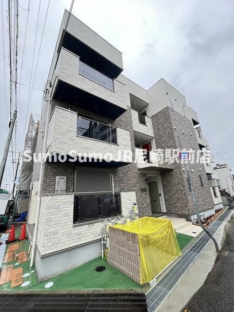 物件外観写真1　(外観は落ち着いています)