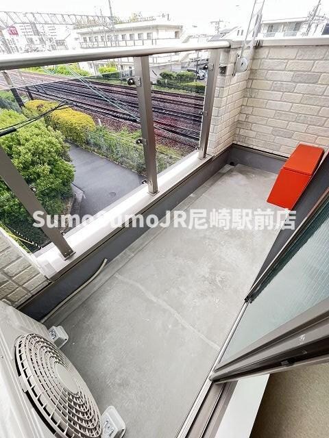 物件内観写真8　(お洗濯にも便利なバルコニー付き)