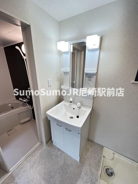 物件内観写真9　(独立洗面化粧台が付いています)