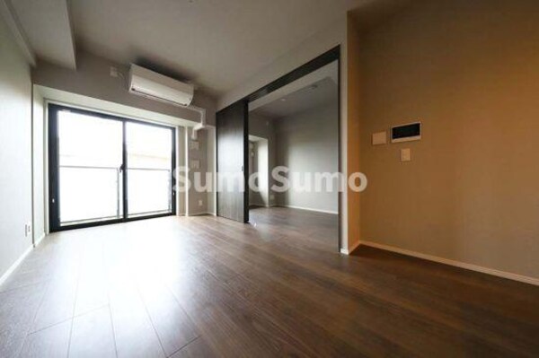 居室(ゆったり過ごせる居間です)