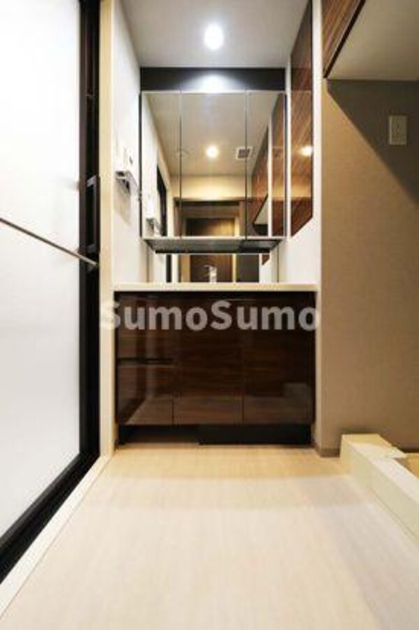 洗面・脱衣所(忙しい朝には欠かせない洗面所です)