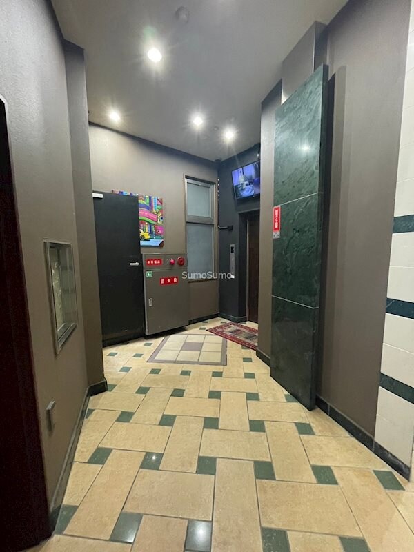 物件外観写真3　(清潔なロビーです)