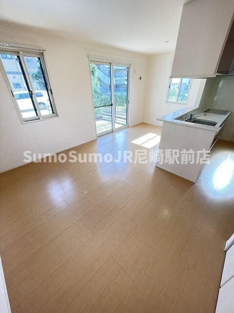 物件内観写真5　(ゆったり過ごせるリビングです)